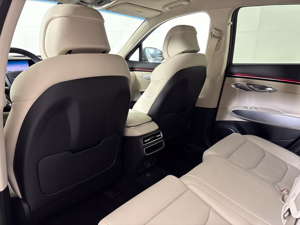 New 2027 Genesis GV70 2.5T Select AWD/4WD image 19