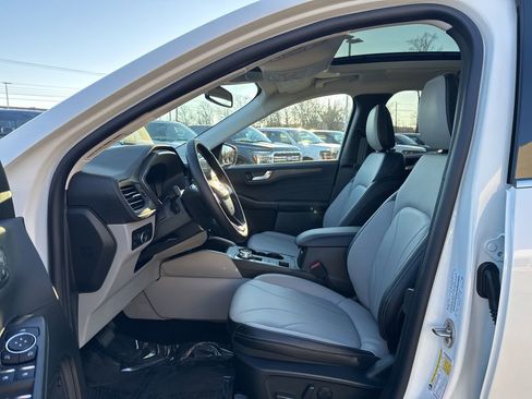 New 2025 Ford Escape SE w/ PHEV Premium Package FWD image 11