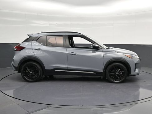 Used 2022 Nissan Kicks SR w/ Premium Package FWD image 4