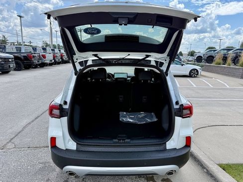 New 2025 Ford Escape SE image 13