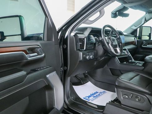 Used 2024 GMC Sierra 2500 Denali w/ Denali Reserve Package AWD/4WD image 3