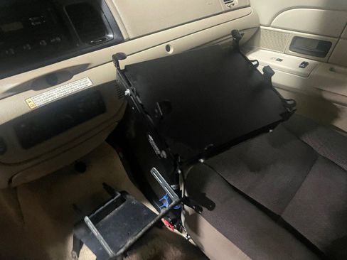 Used 2010 Ford Crown Victoria Police Interceptor image 9