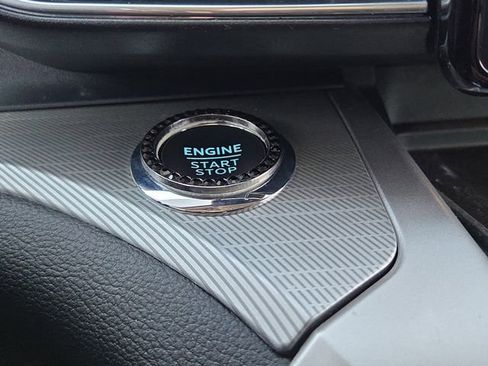 Used 2022 Ford Explorer XLT w/ Equipment Group 202A image 10