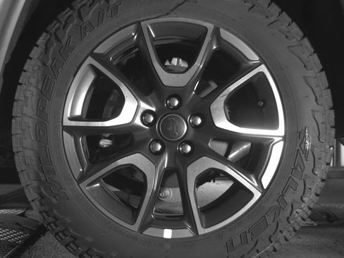 Used 2025 Jeep Compass Trailhawk image 14