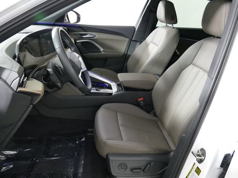 Certified 2025 Audi Q5 Premium w/ Convenience Package AWD/4WD image 12