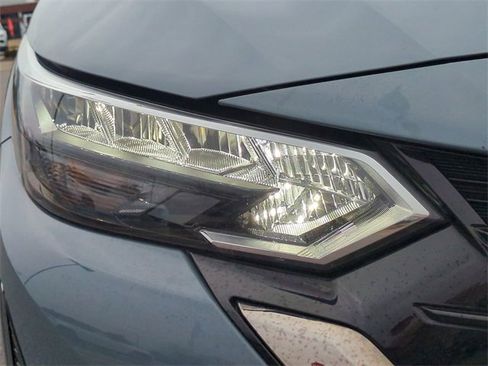 Used 2024 Nissan Sentra SR w/ SR Premium Package image 10