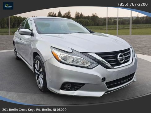 Used 2017 Nissan Altima 2.5 SV image 1