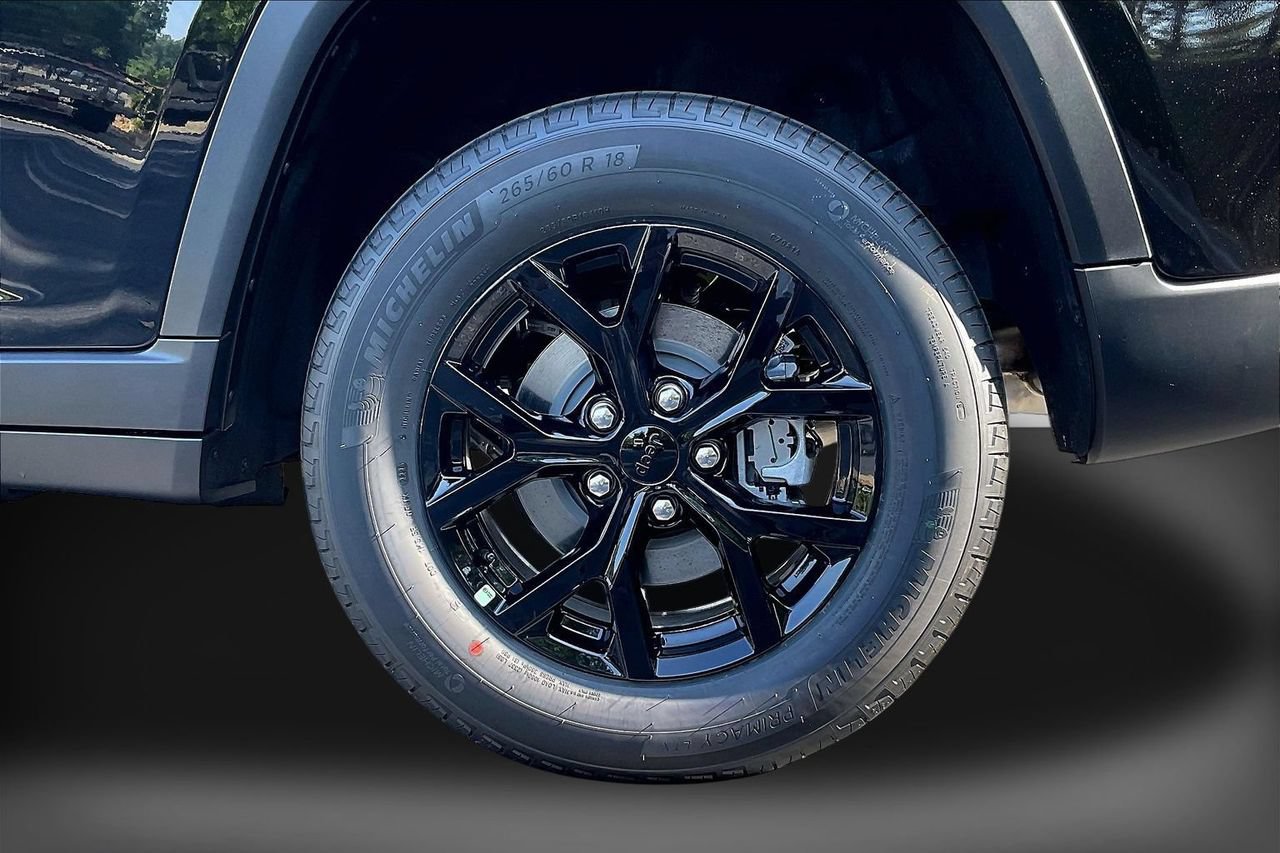 New 2026 Jeep Grand Cherokee Altitude AWD/4WD image 30