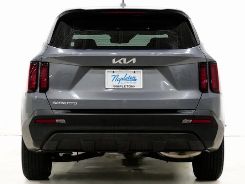 Used 2023 Kia Sorento LX image 7