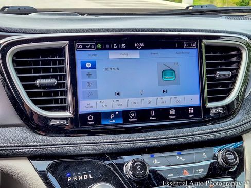 Used 2023 Chrysler Pacifica Touring-L FWD image 20