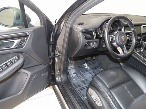 Used 2020 Porsche Macan image 55