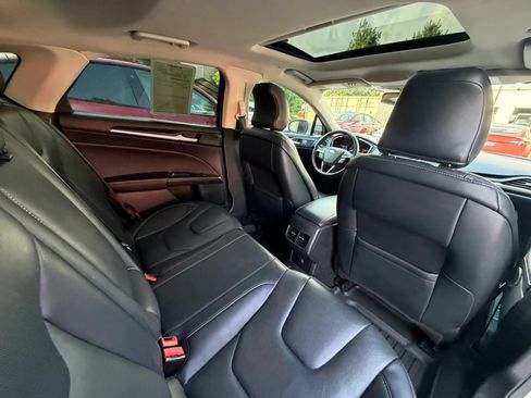Used 2019 Ford Fusion Titanium FWD image 19