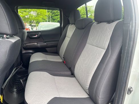 Used 2022 Toyota Tacoma TRD Off-Road w/ Technology Package AWD/4WD image 35
