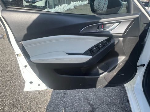 Used 2018 MAZDA MAZDA3 Grand Touring w/ Premium Equipment Package image 22