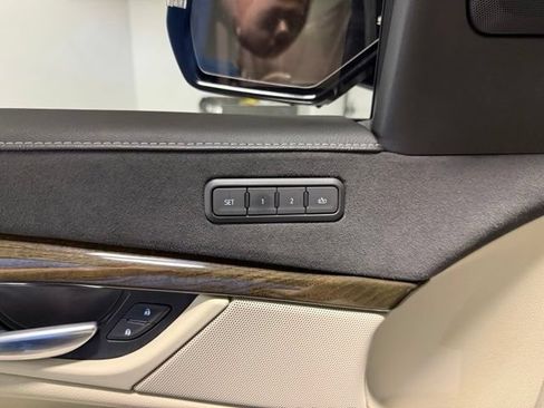 Used 2020 Cadillac Escalade Premium Luxury w/ LPO, Radiant Package AWD/4WD image 12