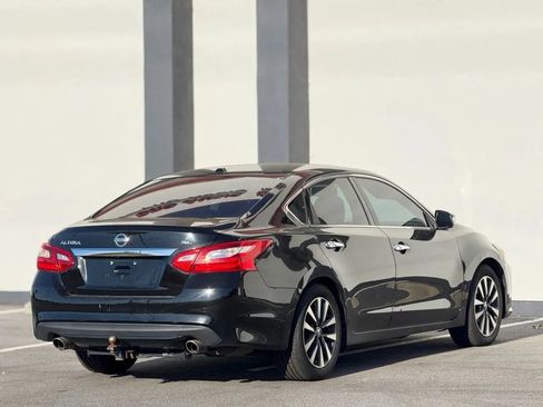 Used 2017 Nissan Altima 2.5 SL w/ 2.5 Technology Package FWD image 9