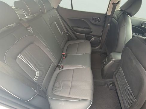Used 2024 Hyundai Venue Limited FWD image 19