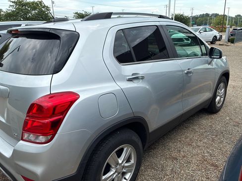 Used 2019 Chevrolet Trax LT w/ LT Convenience Package FWD image 5