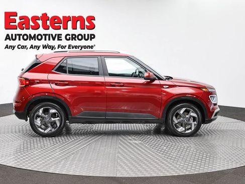 Used 2024 Hyundai Venue Limited FWD image 4