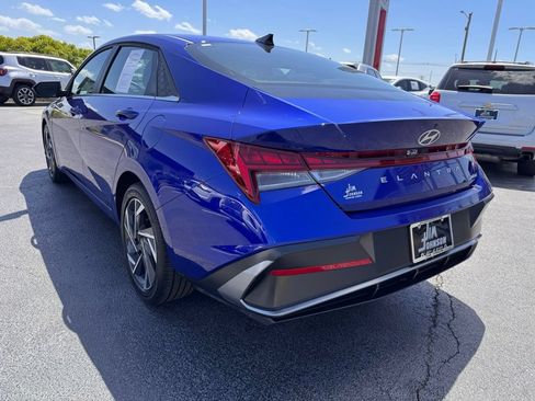 Used 2025 Hyundai Elantra Limited FWD image 3