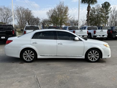 Used 2012 Toyota Avalon Limited image 3
