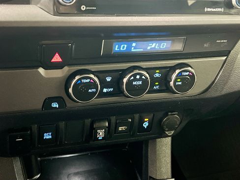 Used 2023 Toyota Tacoma TRD Off-Road image 27