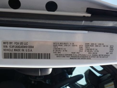 Used 2025 Jeep Wrangler Sport AWD/4WD image 25