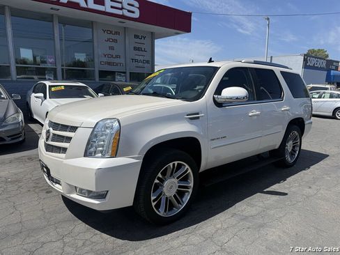 Used 2013 Cadillac Escalade Premium AWD/4WD image 3