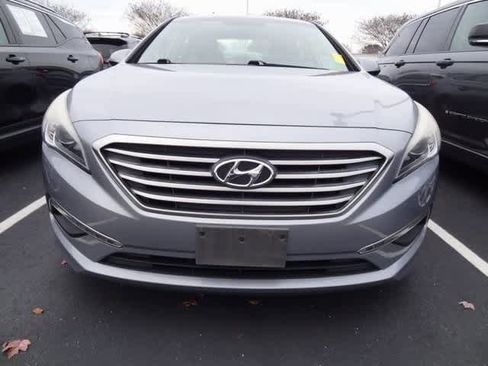 Used 2015 Hyundai Sonata SE image 2