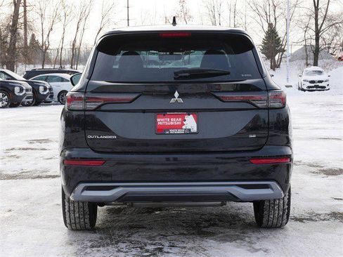Used 2025 Mitsubishi Outlander SE image 6