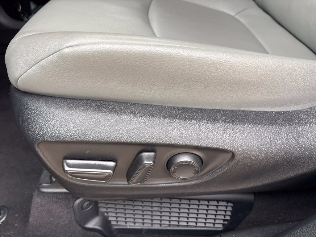 Used 2025 Toyota Sienna XLE FWD image 13
