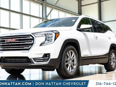 Used 2023 GMC Terrain SLT FWD image 1