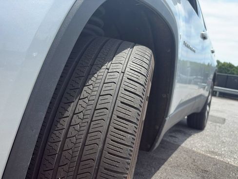 Used 2021 Chevrolet Traverse LT w/ LT Premium Package FWD image 16