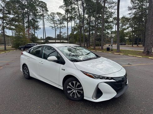 Used 2021 Toyota Prius Prime LE FWD image 3