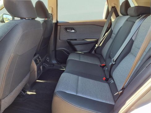 Used 2023 Nissan Rogue SV image 12