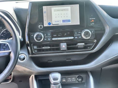Used 2024 Toyota Highlander XSE image 18