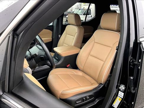 Used 2023 Chevrolet Traverse Premier image 10