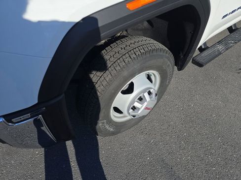 New 2026 GMC Sierra 3500 Pro w/ Convenience Package image 9