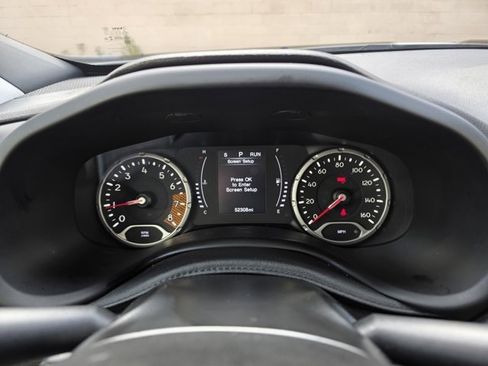 Used 2019 Jeep Renegade Latitude w/ Cold Weather Group image 17