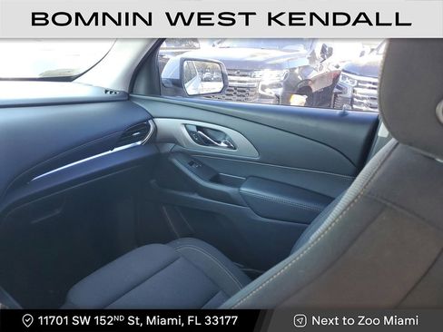 Used 2021 Chevrolet Traverse LT image 17
