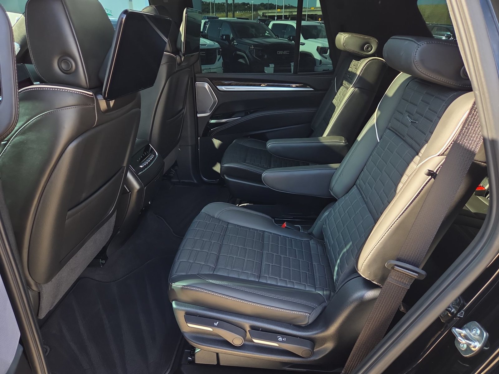 Used 2026 Cadillac Escalade Platinum Sport w/ LPO, ONYX Package AWD/4WD image 26