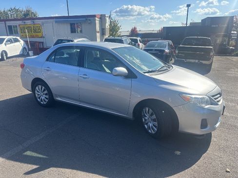 Used 2013 Toyota Corolla LE Special Edition image 3