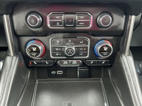 Used 2023 Chevrolet Tahoe Z71 w/ Luxury Package image 21