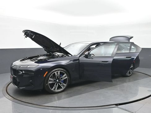 Used 2023 BMW 760i xDrive w/ Luxury Rear Seating Package AWD/4WD image 38