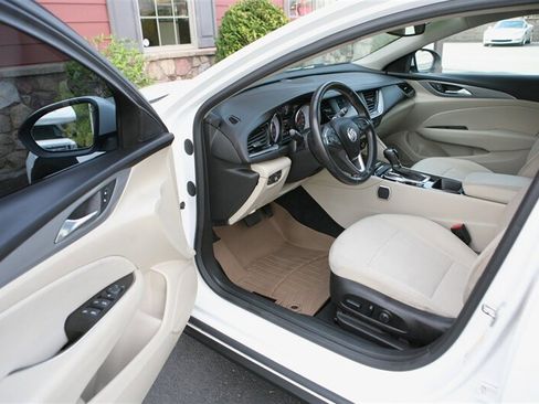 Used 2018 Buick Regal Preferred AWD/4WD image 8