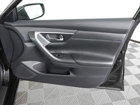 Used 2017 Nissan Altima 2.5 SR FWD image 9