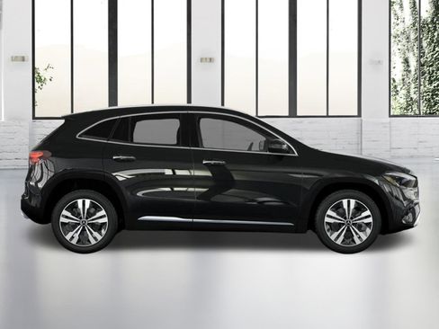 Certified 2025 Mercedes-Benz GLA 250 image 2