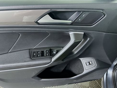 Used 2024 Volkswagen Tiguan SE image 15