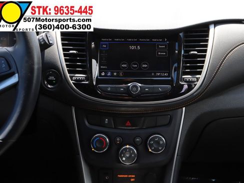 Used 2019 Chevrolet Trax LT w/ Sun & Sound Package AWD/4WD image 19