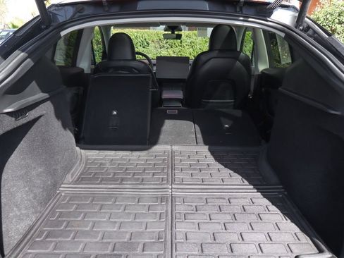 Used 2023 Tesla Model Y Long Range image 10